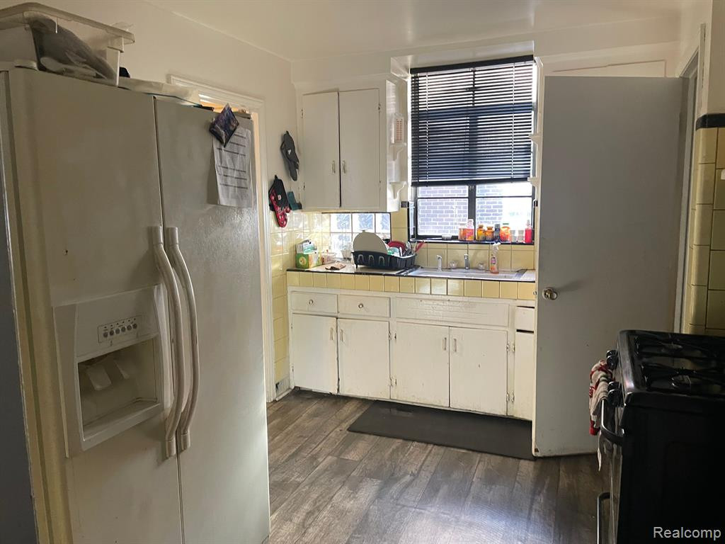 9284 E OUTER Drive, Detroit, MI 48213 — Photo 5
