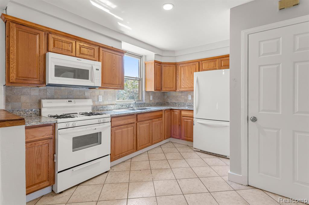 6430 HARTWELL Street, Dearborn, MI 48126 — Photo 10