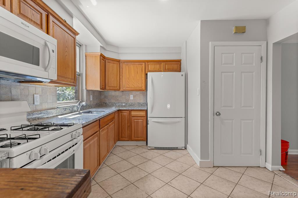 6430 HARTWELL Street, Dearborn, MI 48126 — Photo 11
