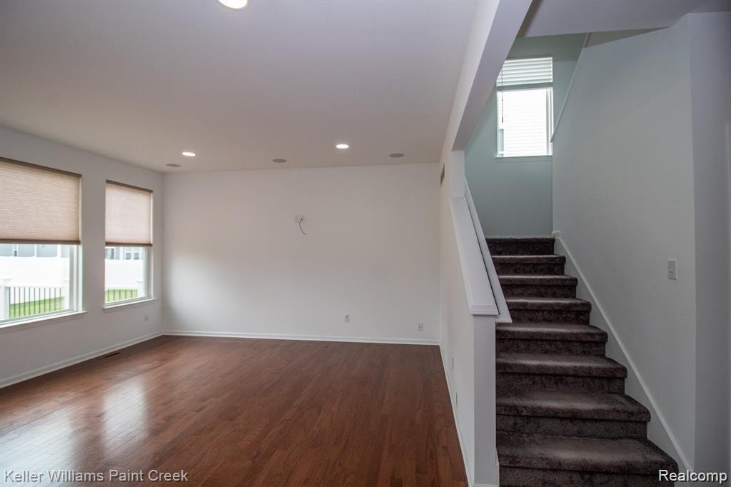 518 GOODRICH, Wixom, MI — Photo 12