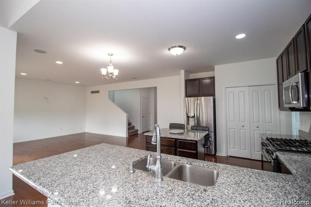 518 GOODRICH, Wixom, MI — Photo 14