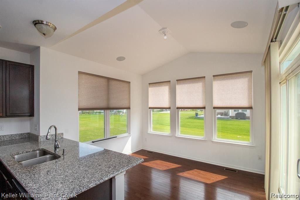 518 GOODRICH, Wixom, MI — Photo 16