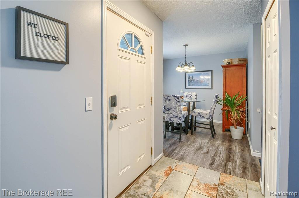 5360 TALL OAKS Drive, Grand Blanc, MI 48507 — Photo 2