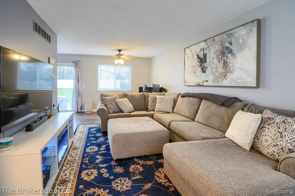 5360 TALL OAKS Drive, Grand Blanc, MI 48507 — Photo 6