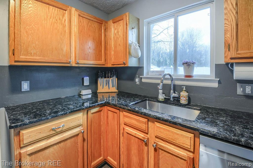 5360 TALL OAKS Drive, Grand Blanc, MI 48507 — Photo 9