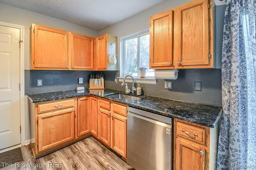 5360 TALL OAKS Drive, Grand Blanc, MI 48507 — Photo 12