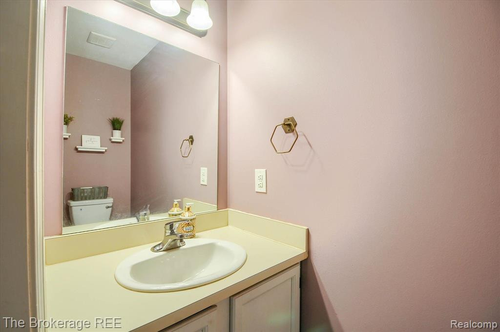 5360 TALL OAKS Drive, Grand Blanc, MI 48507 — Photo 15