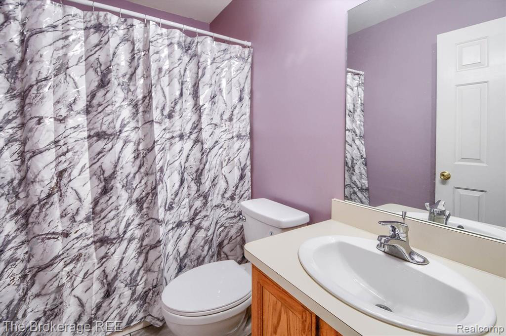 5360 TALL OAKS Drive, Grand Blanc, MI 48507 — Photo 17