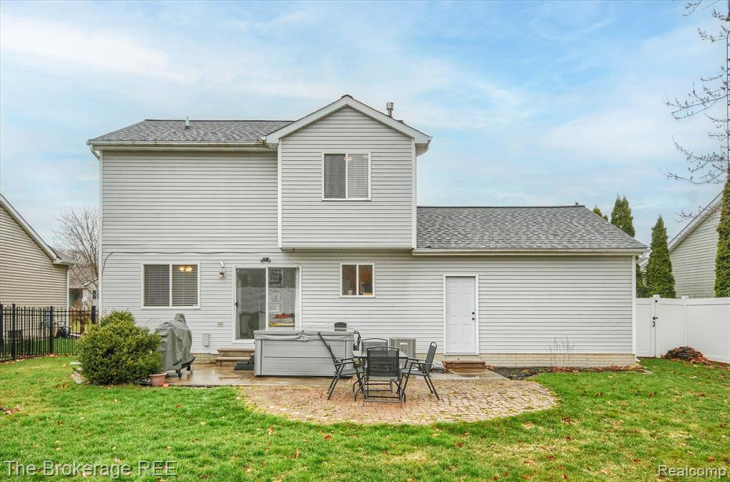 5360 TALL OAKS Drive, Grand Blanc, MI 48507 — Photo 29