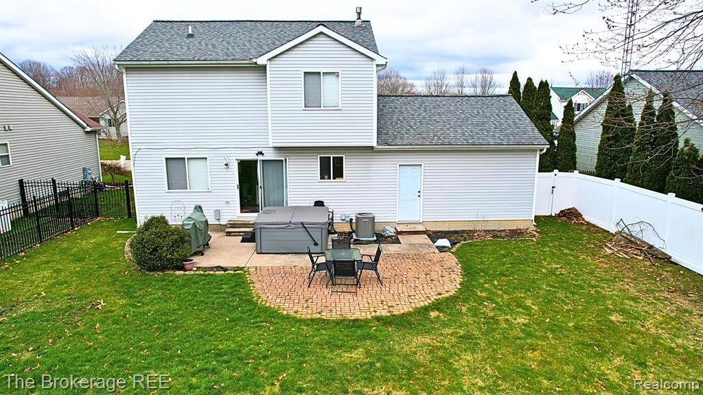 5360 TALL OAKS Drive, Grand Blanc, MI 48507 — Photo 32
