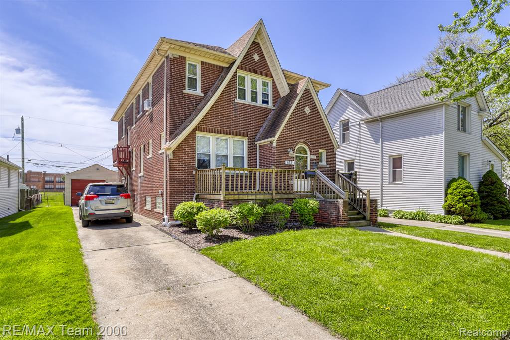 653 PINE Street, Wyandotte, MI 48192 — Photo 4