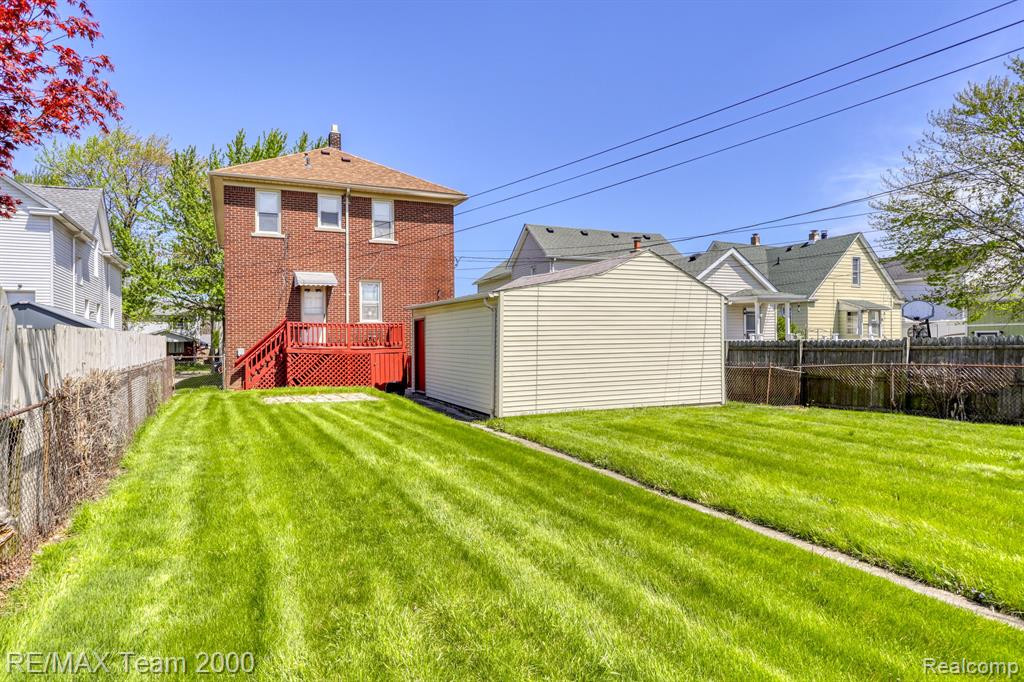 653 PINE Street, Wyandotte, MI 48192 — Photo 7