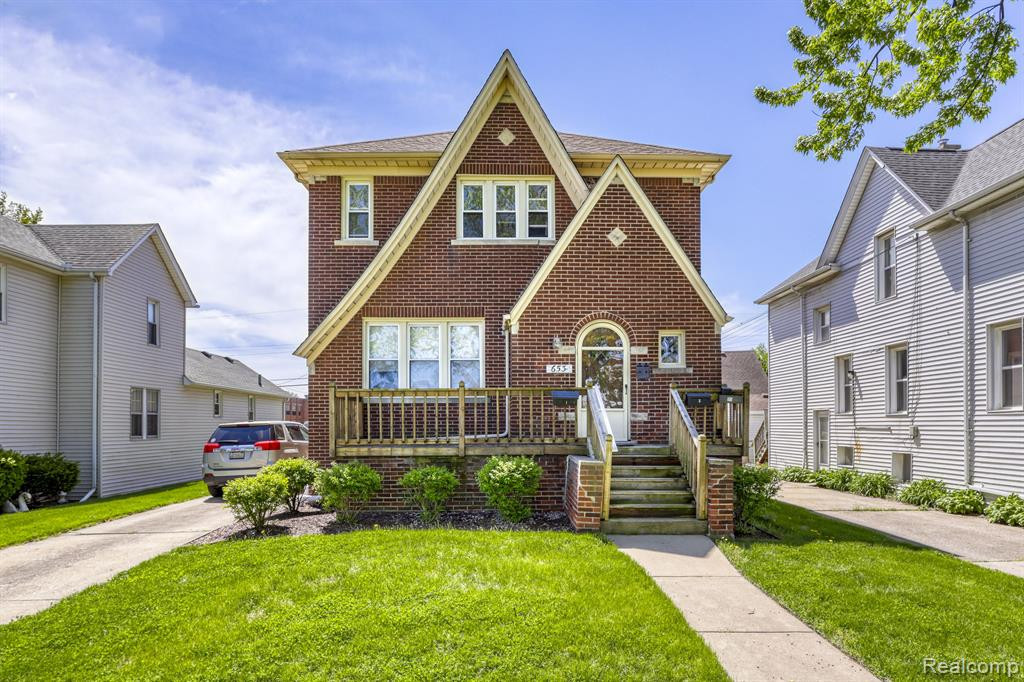 653 PINE Street, Wyandotte, MI 48192 — Photo 8
