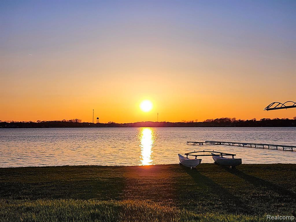 504 E SHORE Drive, Whitmore Lake, MI 48189 — Photo 8