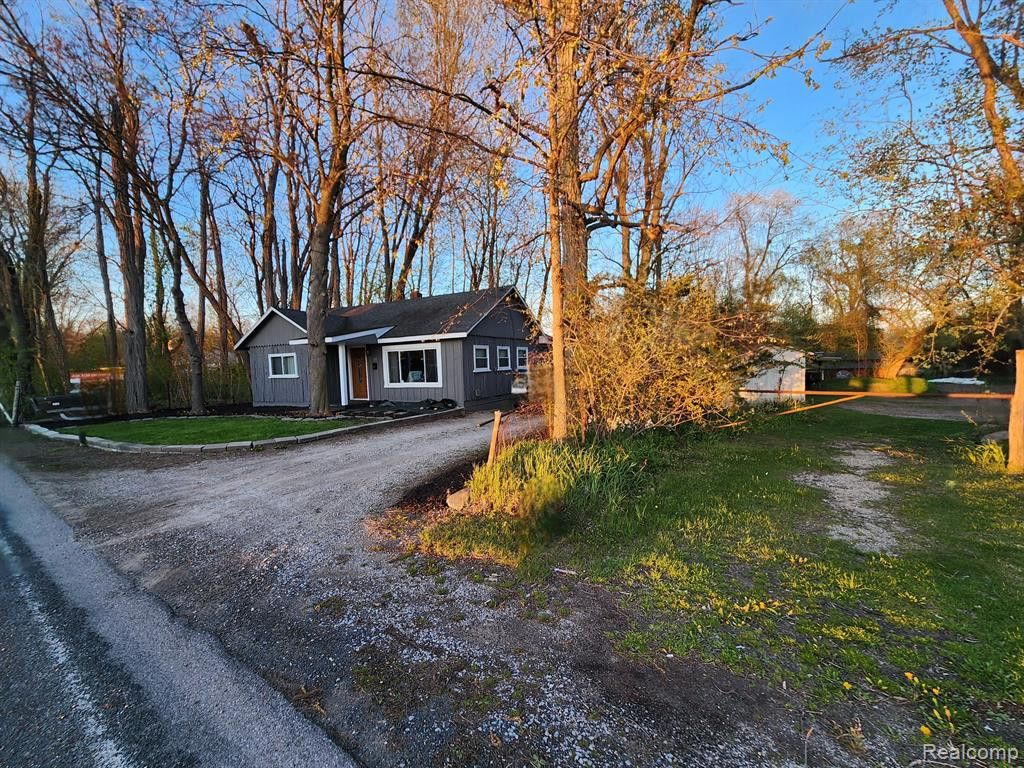 504 E SHORE Drive, Whitmore Lake, MI 48189 — Photo 10