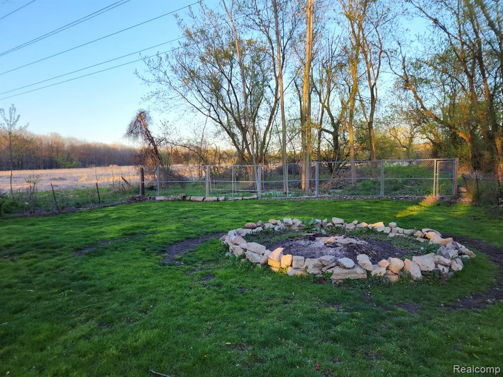 504 E SHORE Drive, Whitmore Lake, MI 48189 — Photo 12