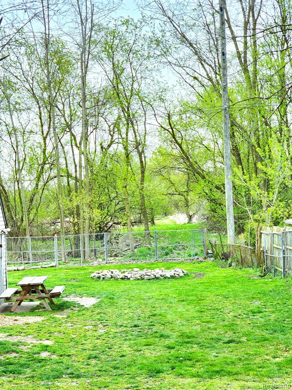 504 E SHORE Drive, Whitmore Lake, MI 48189 — Photo 13