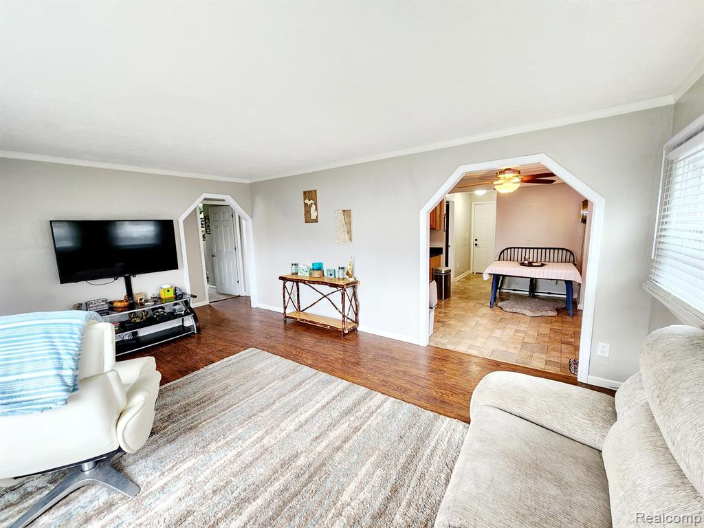 504 E SHORE Drive, Whitmore Lake, MI 48189 — Photo 18