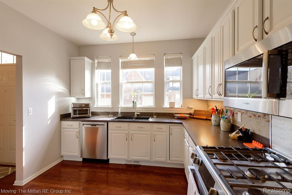 4009 FOREST BRIDGE Drive, Canton, MI 48188 — Photo 10
