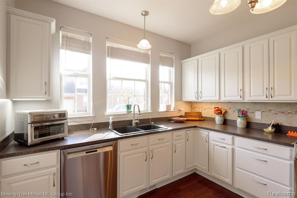 4009 FOREST BRIDGE Drive, Canton, MI 48188 — Photo 11