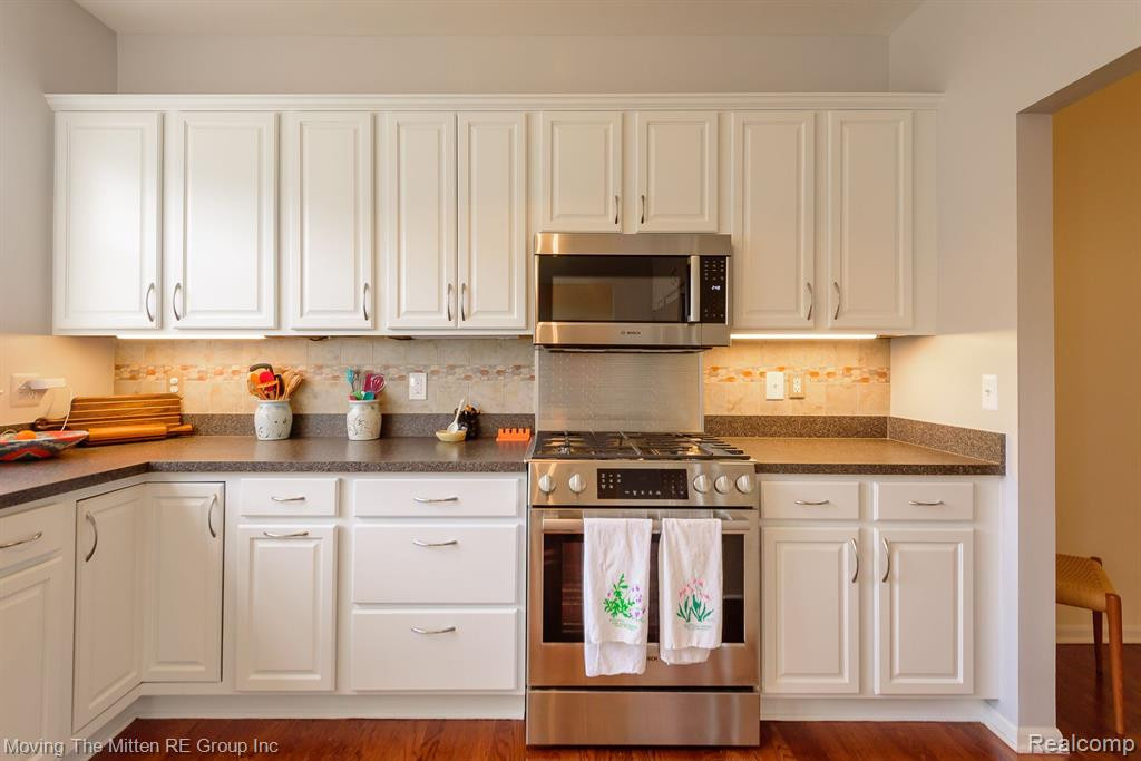 4009 FOREST BRIDGE Drive, Canton, MI 48188 — Photo 12