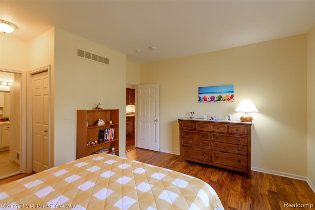 4009 FOREST BRIDGE Drive, Canton, MI 48188 — Photo 17