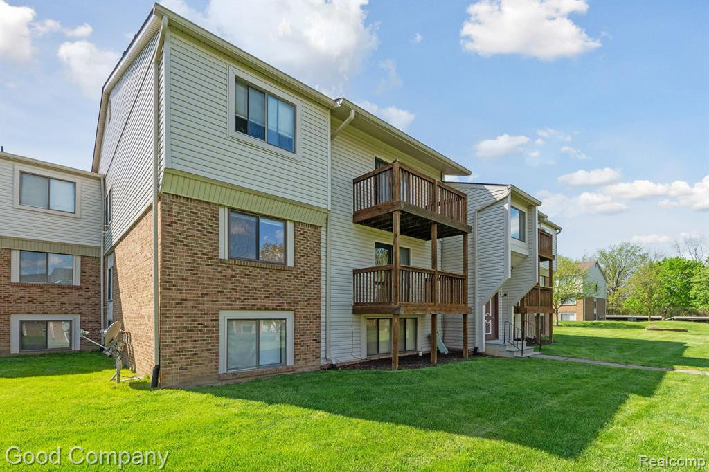 30070 W 12 MILE Road, 125, Farmington Hills, MI 48334 — Photo 2