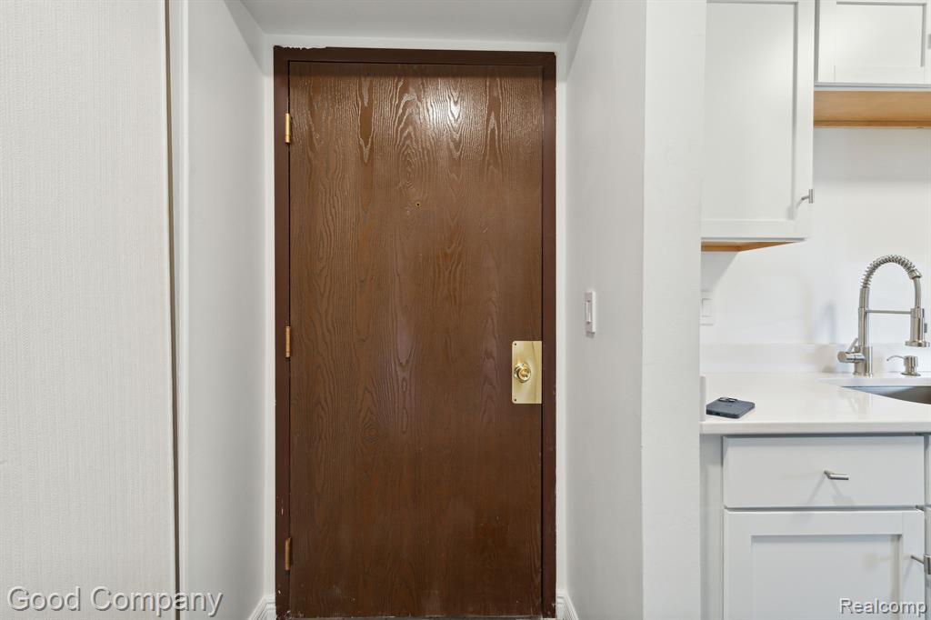 30070 W 12 MILE Road, 125, Farmington Hills, MI 48334 — Photo 5