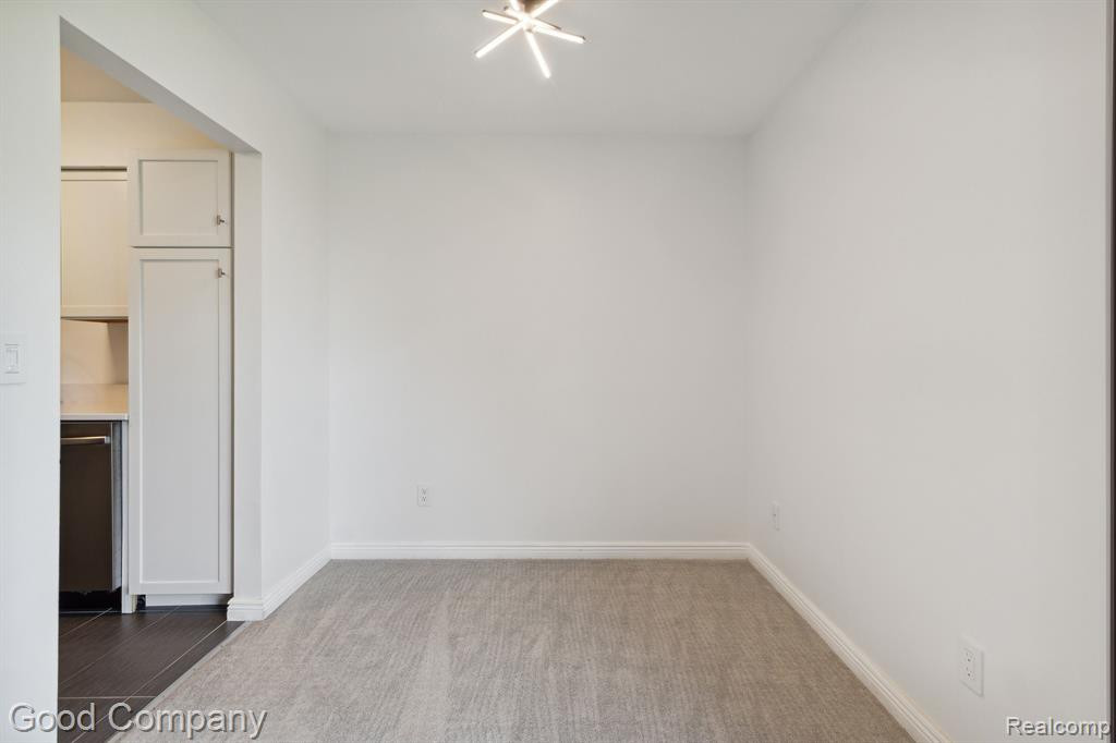 30070 W 12 MILE Road, 125, Farmington Hills, MI 48334 — Photo 8