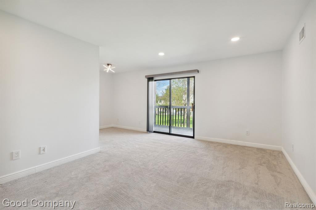 30070 W 12 MILE Road, 125, Farmington Hills, MI 48334 — Photo 9