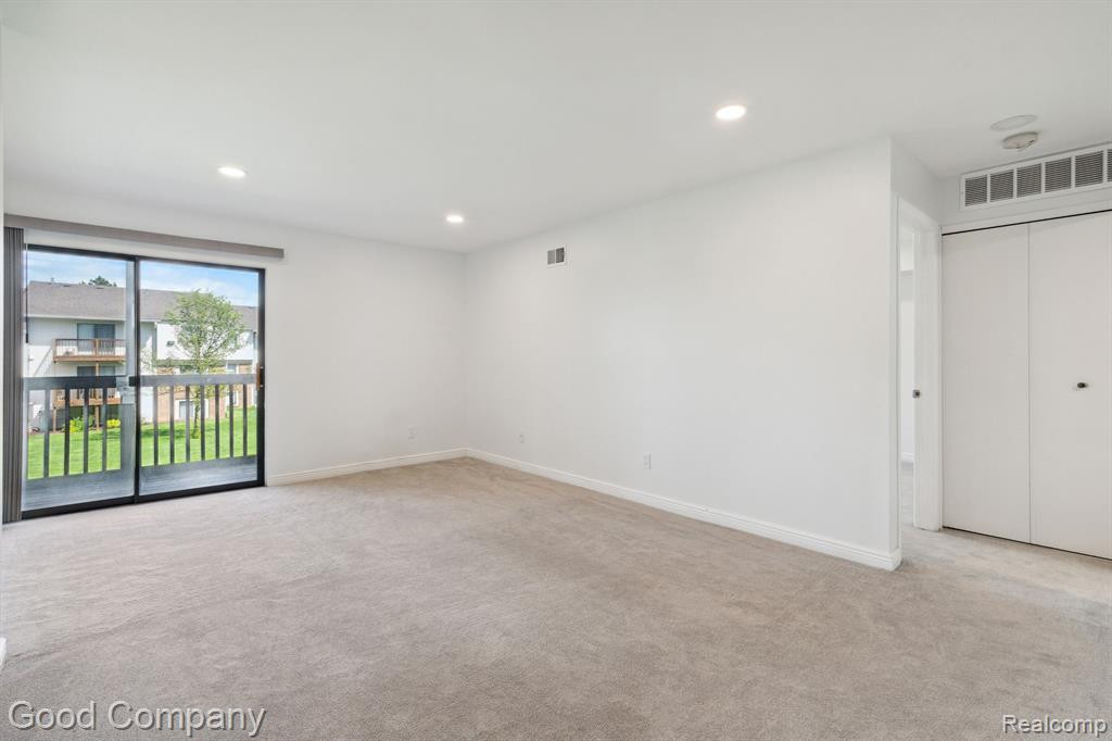 30070 W 12 MILE Road, 125, Farmington Hills, MI 48334 — Photo 12