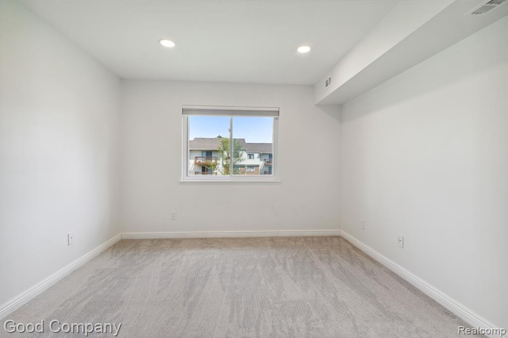 30070 W 12 MILE Road, 125, Farmington Hills, MI 48334 — Photo 20