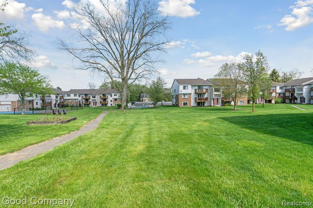 30070 W 12 MILE Road, 125, Farmington Hills, MI 48334 — Photo 32