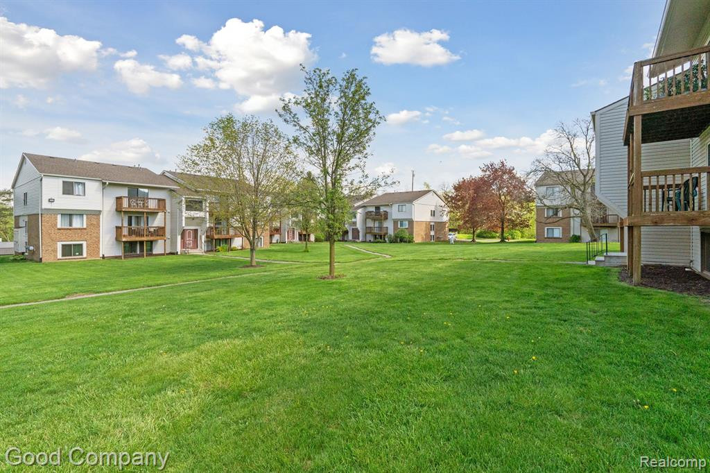30070 W 12 MILE Road, 125, Farmington Hills, MI 48334 — Photo 33