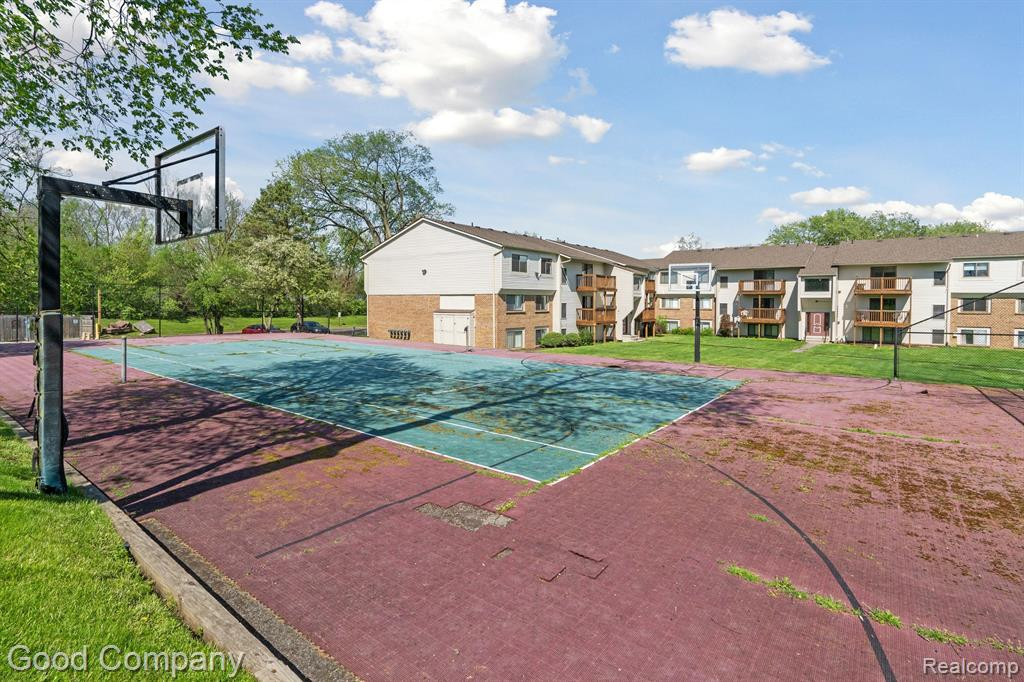 30070 W 12 MILE Road, 125, Farmington Hills, MI 48334 — Photo 35