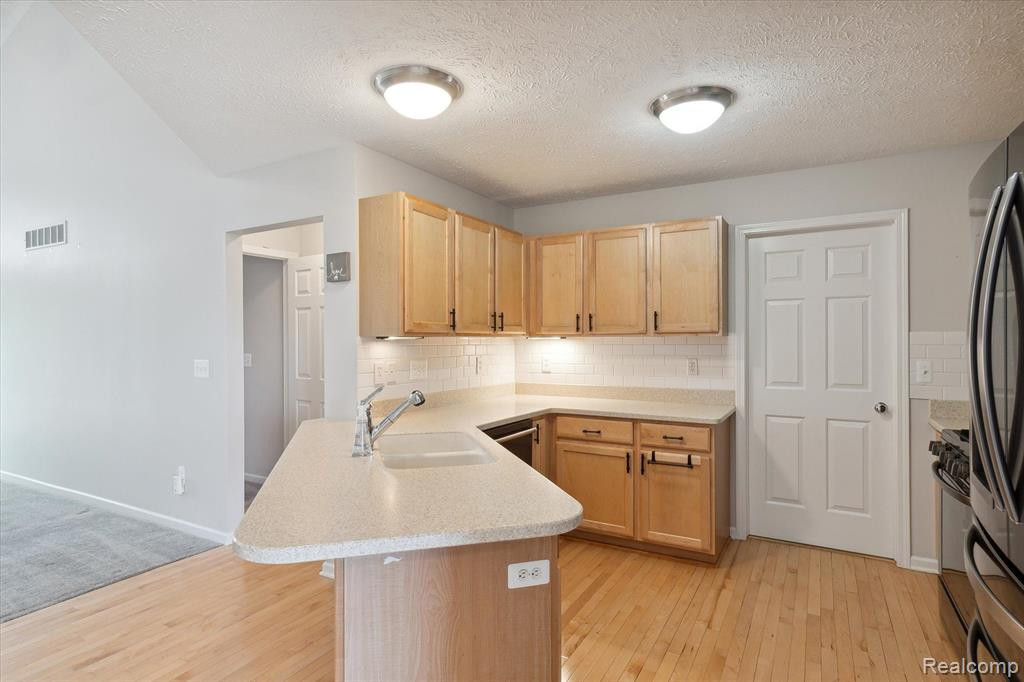 924 SPIREA, Howell, MI 48843 — Photo 10