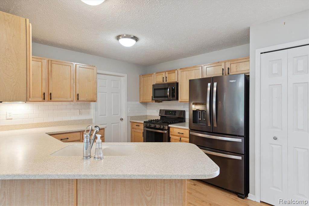 924 SPIREA, Howell, MI 48843 — Photo 11