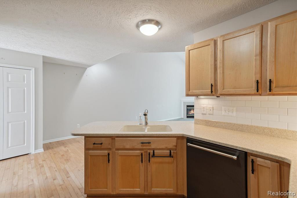 924 SPIREA, Howell, MI 48843 — Photo 12