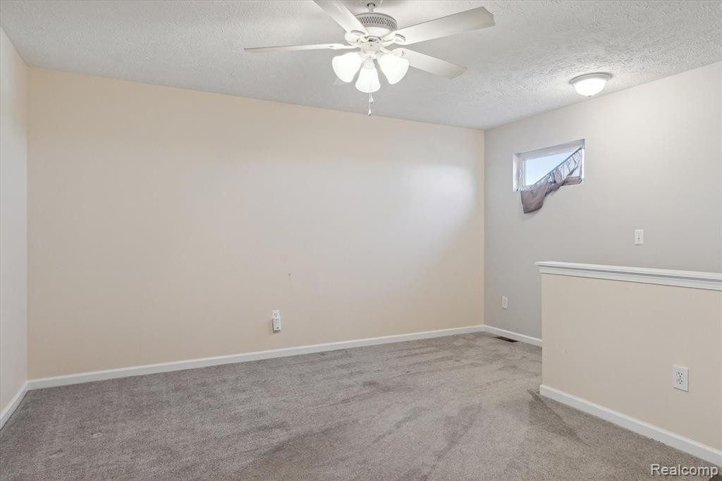 924 SPIREA, Howell, MI 48843 — Photo 23