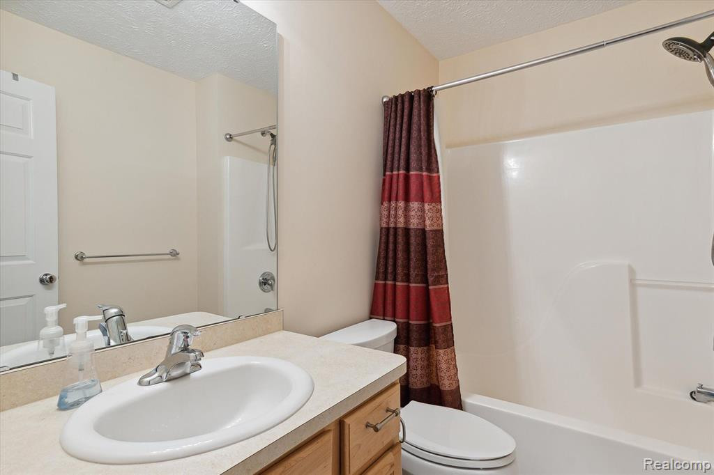 924 SPIREA, Howell, MI 48843 — Photo 27