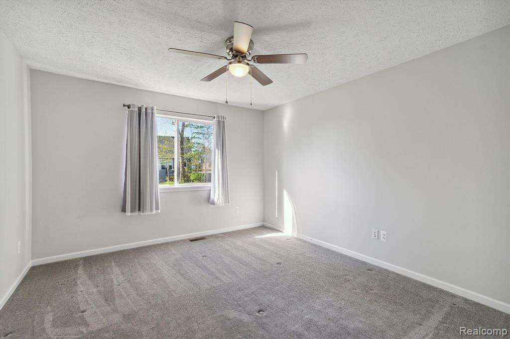 924 SPIREA, Howell, MI 48843 — Photo 29