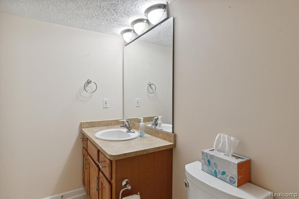 924 SPIREA, Howell, MI 48843 — Photo 33