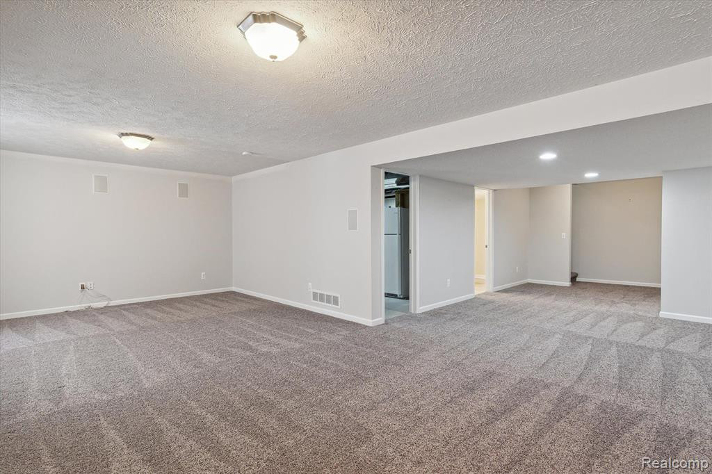 924 SPIREA, Howell, MI 48843 — Photo 35