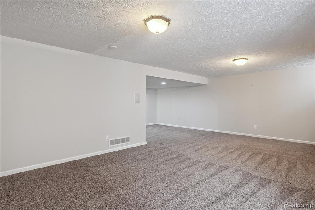 924 SPIREA, Howell, MI 48843 — Photo 36