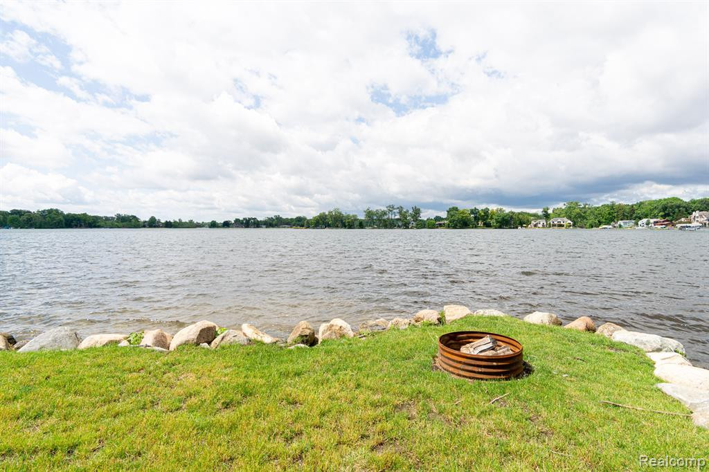 4349 ACHILLA Street, Commerce Twp, MI 48382 — Photo 7