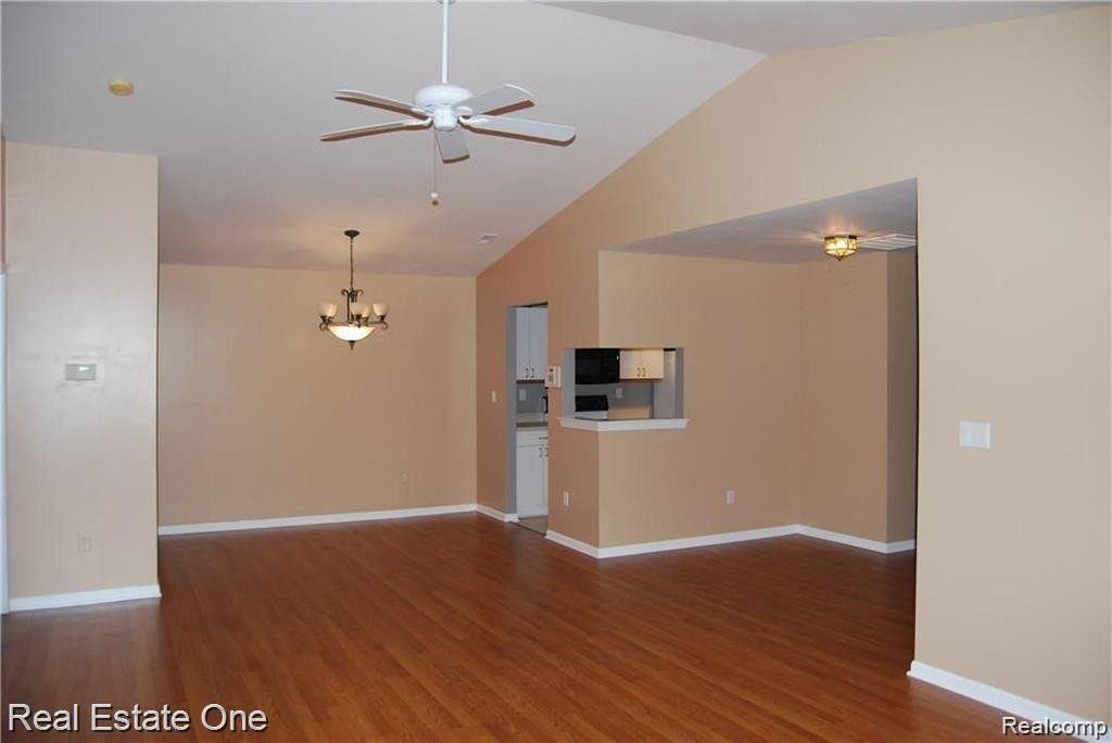 5772 PINE AIRES Drive, 27, Sterling Heights, MI 48314 — Photo 2