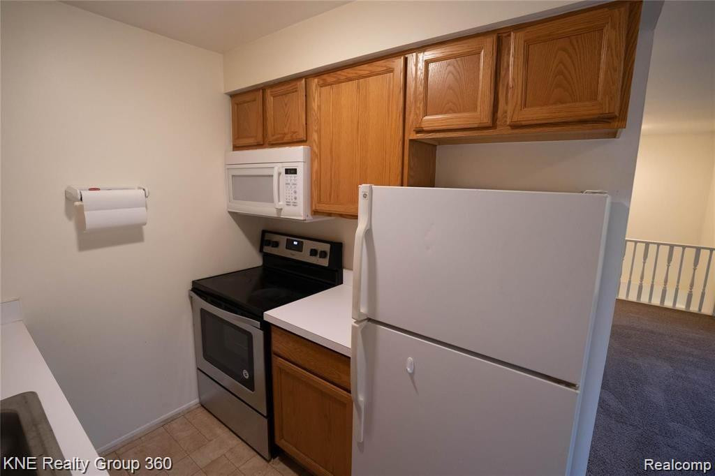 212 PRINCETON Drive, South Lyon, MI 48178 — Photo 4
