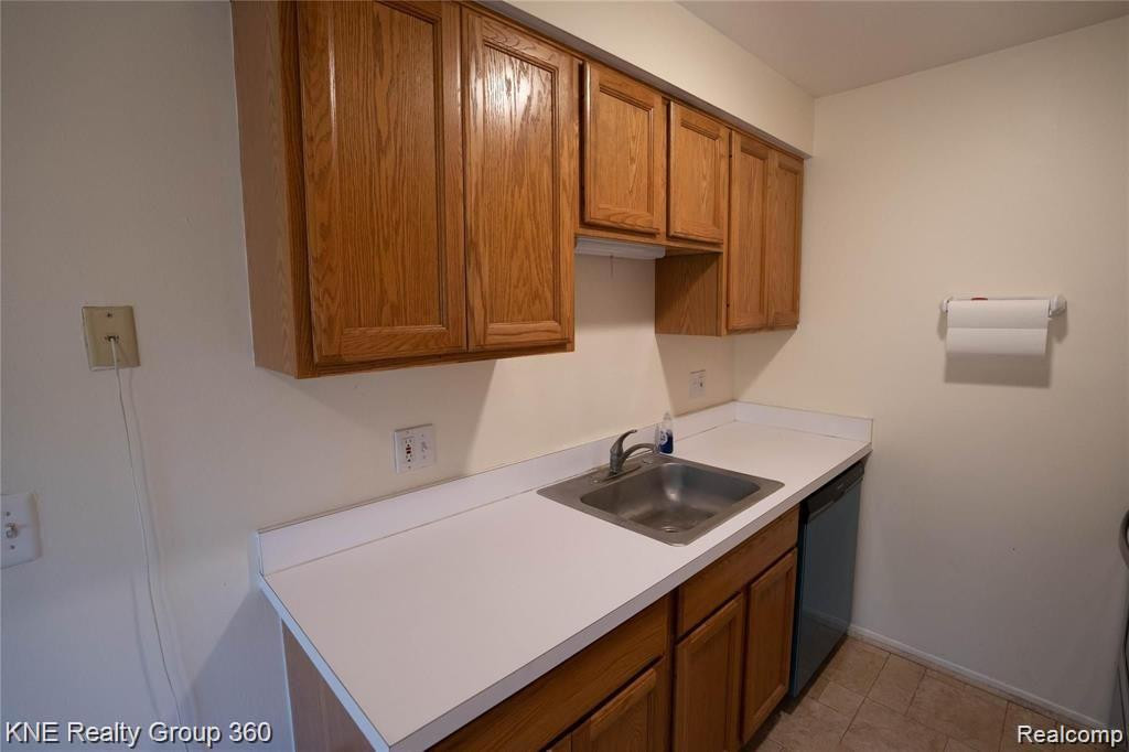 212 PRINCETON Drive, South Lyon, MI 48178 — Photo 5