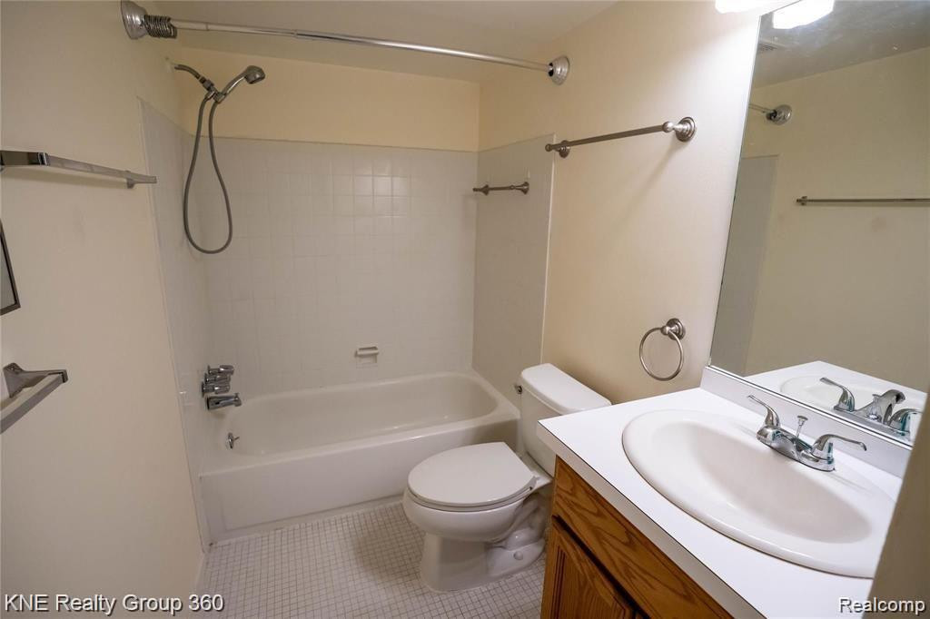212 PRINCETON Drive, South Lyon, MI 48178 — Photo 7