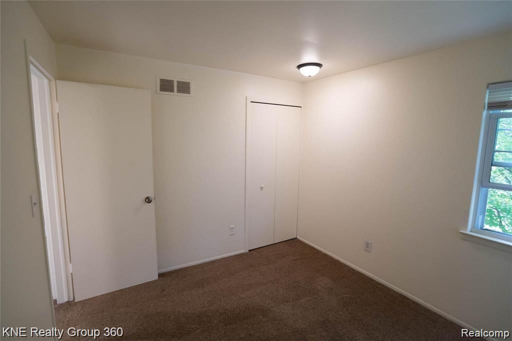 212 PRINCETON Drive, South Lyon, MI 48178 — Photo 11